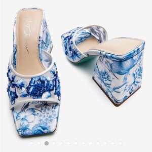Roo Blue Floral Heel